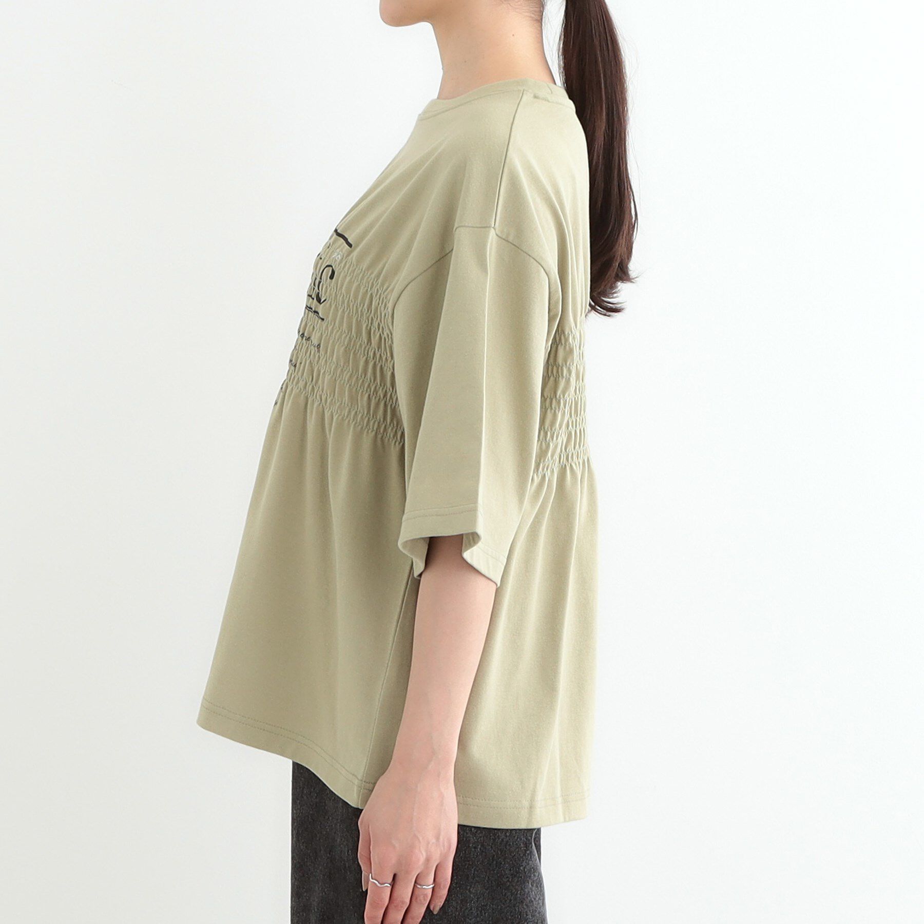 SHOO･LA･RUE「胸シャーリング ロゴTシャツ」|Tシャツ・カットソー|
