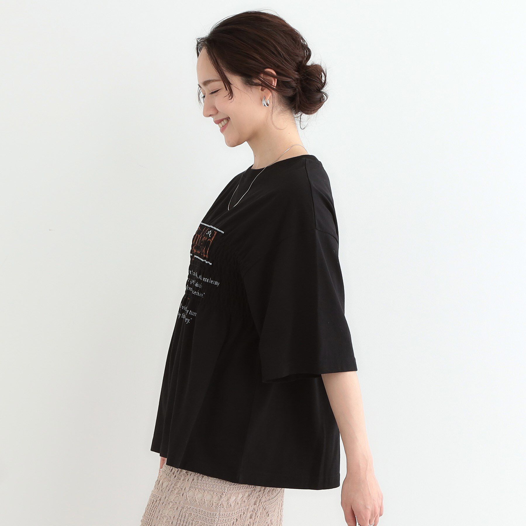 SHOO･LA･RUE「胸シャーリング ロゴTシャツ」|Tシャツ・カットソー|