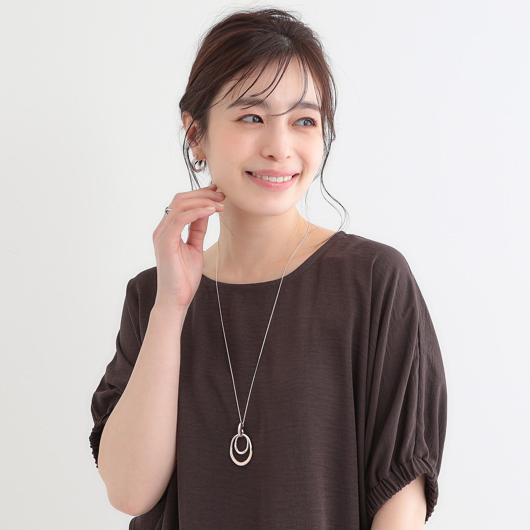 SHOO･LA･RUE「オーバル2フープネックレス」|ネックレス|
