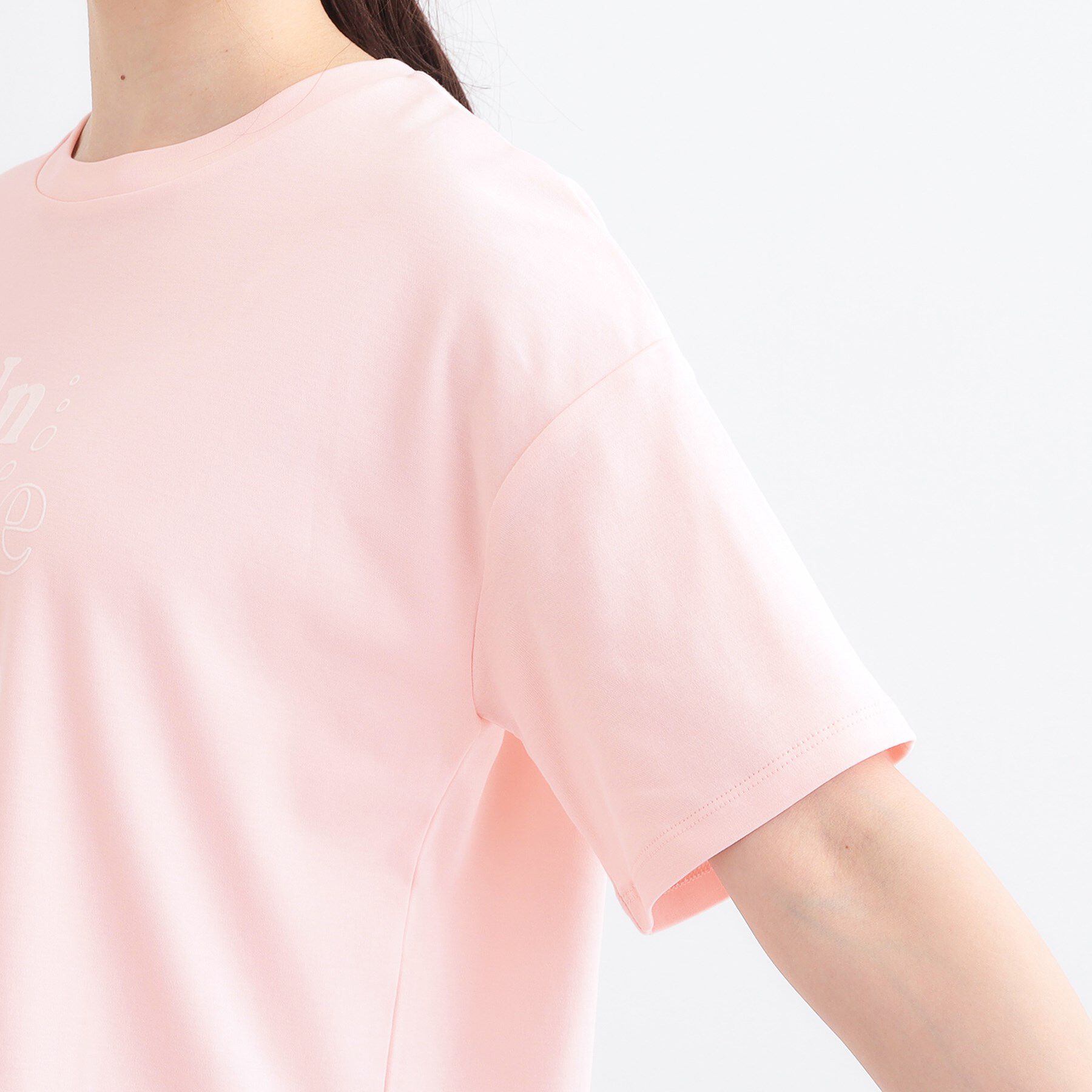 SHOO･LA･RUE「【S-LL】大人のきれいめカジュアルに フロッキーロゴTシャツ」|Tシャツ・カットソー|