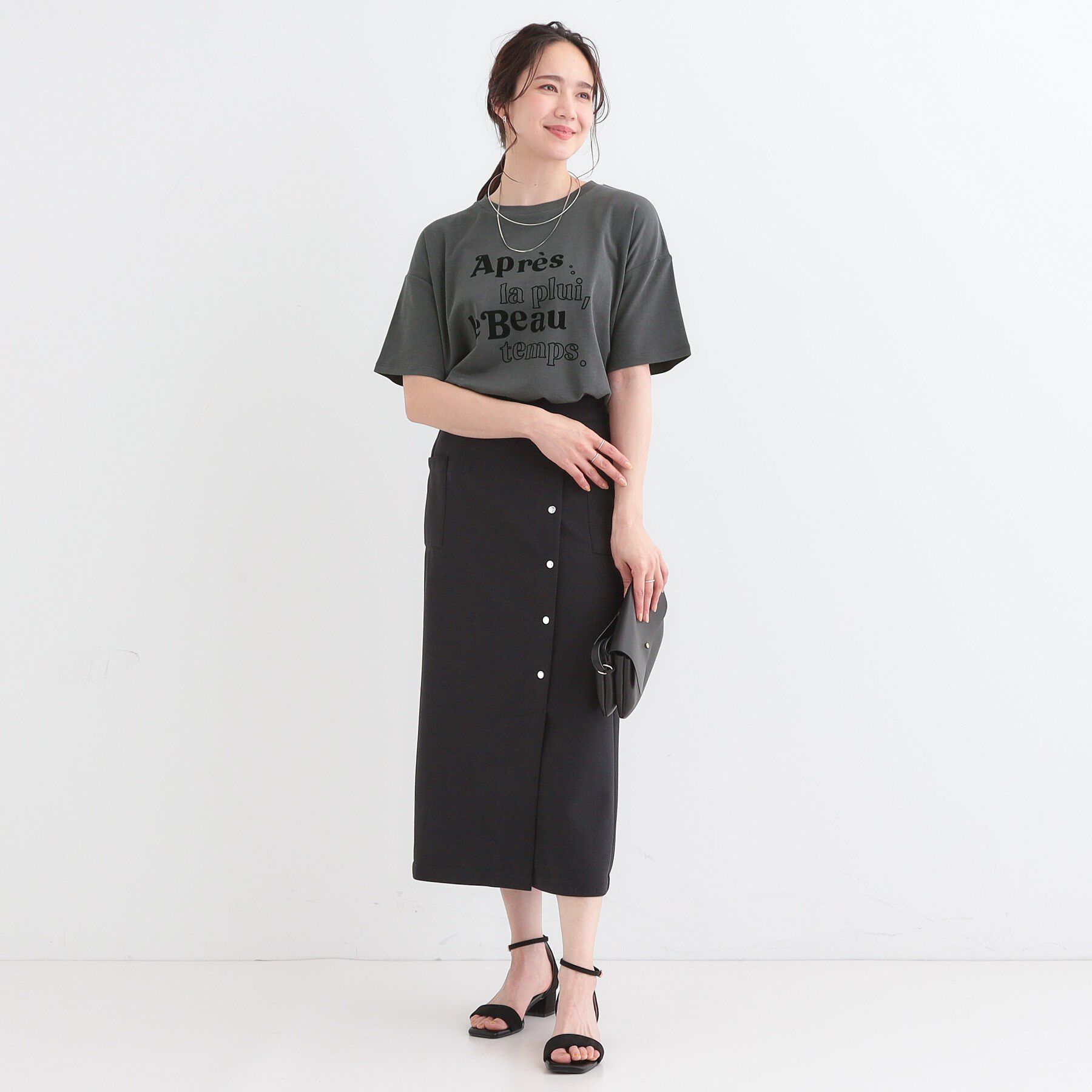 SHOO･LA･RUE「【S-LL】大人のきれいめカジュアルに フロッキーロゴTシャツ」|Tシャツ・カットソー|