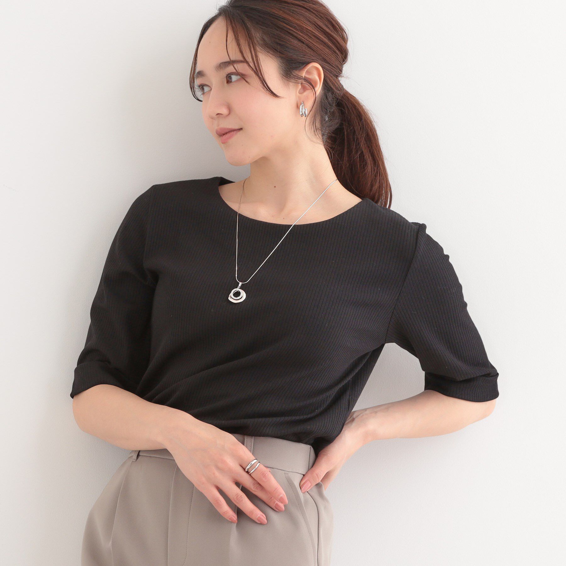 SHOO･LA･RUE「【S-LL】1枚でもインナーでも テレコ5分袖トップス」|Tシャツ・カットソー|ブラック(019)