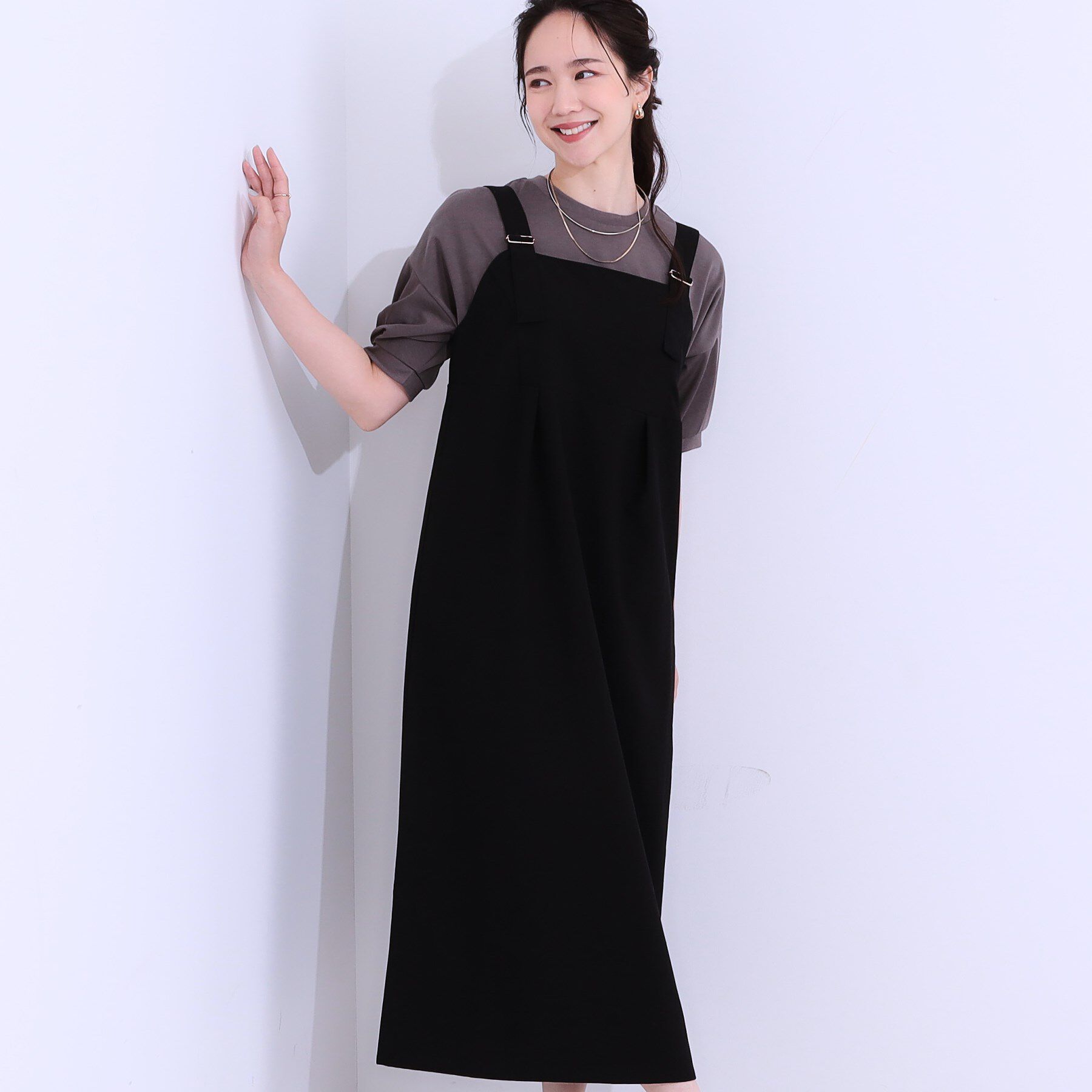 SHOO･LA･RUE「【S-LL/肩紐調整可能】Iラインシルエットですっきりと タック切替ジャンドレ」|ワンピース|ブラック(019)