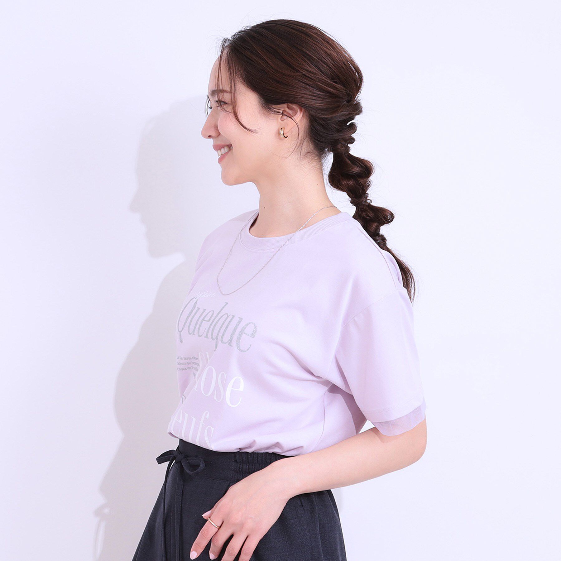 SHOO･LA･RUE「【ひんやり/UVカット】選べる3柄 お袖チュールで差をつける ロゴプリントTシャツ」|Tシャツ・カットソー|