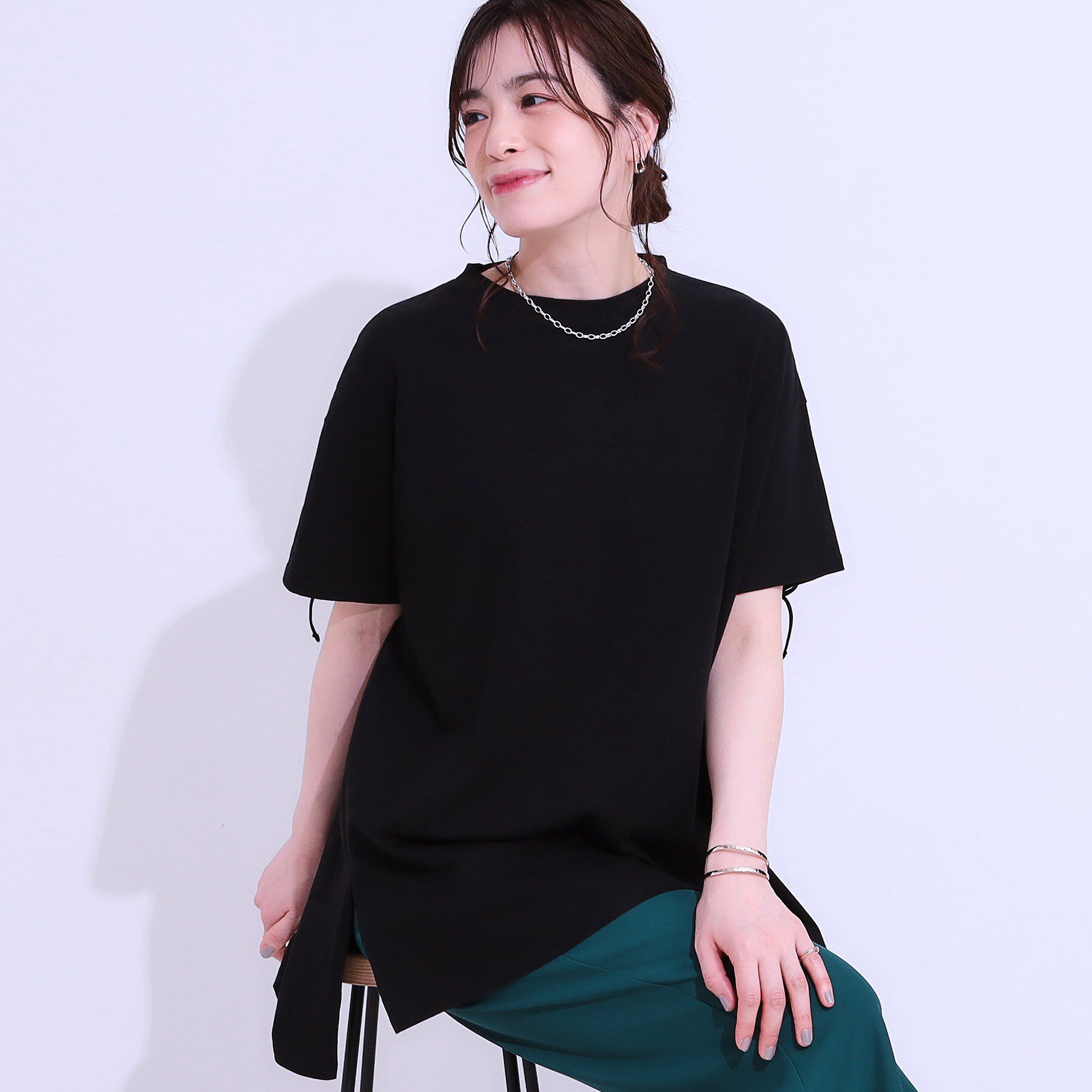 SHOO･LA･RUE「ヒップが隠せる バックシャーリング チュニックTシャツ」|チュニック|ブラック(019)