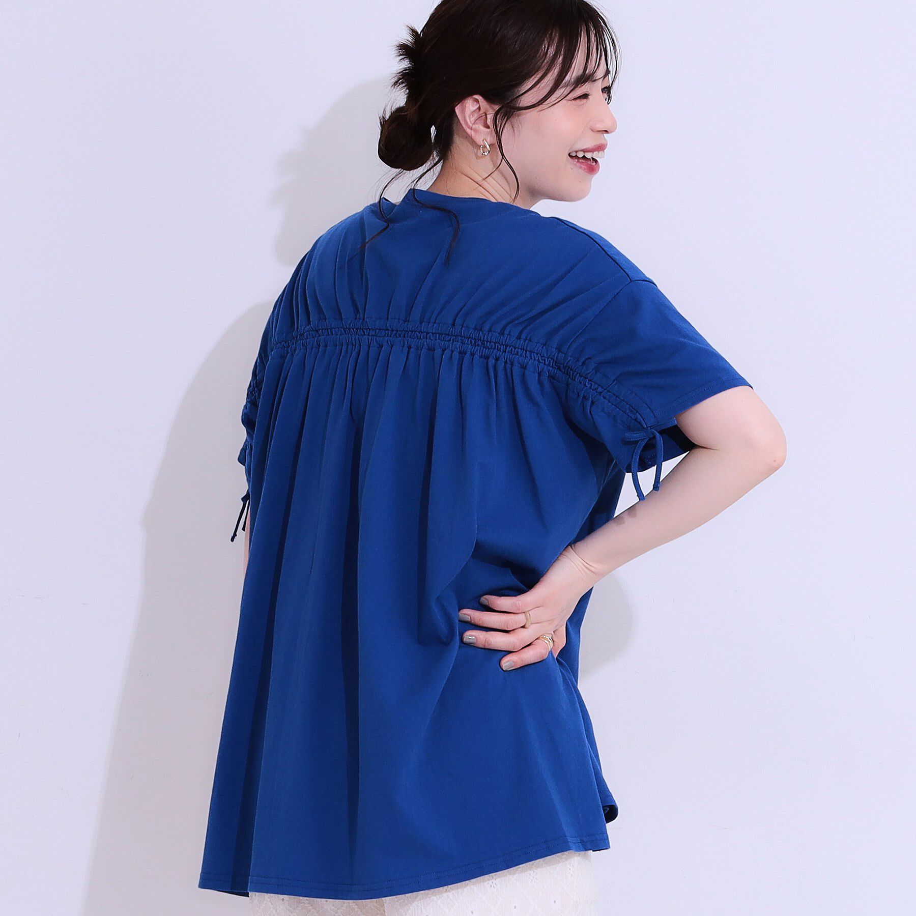SHOO･LA･RUE「ヒップが隠せる バックシャーリング チュニックTシャツ」|チュニック|ブルー(093)