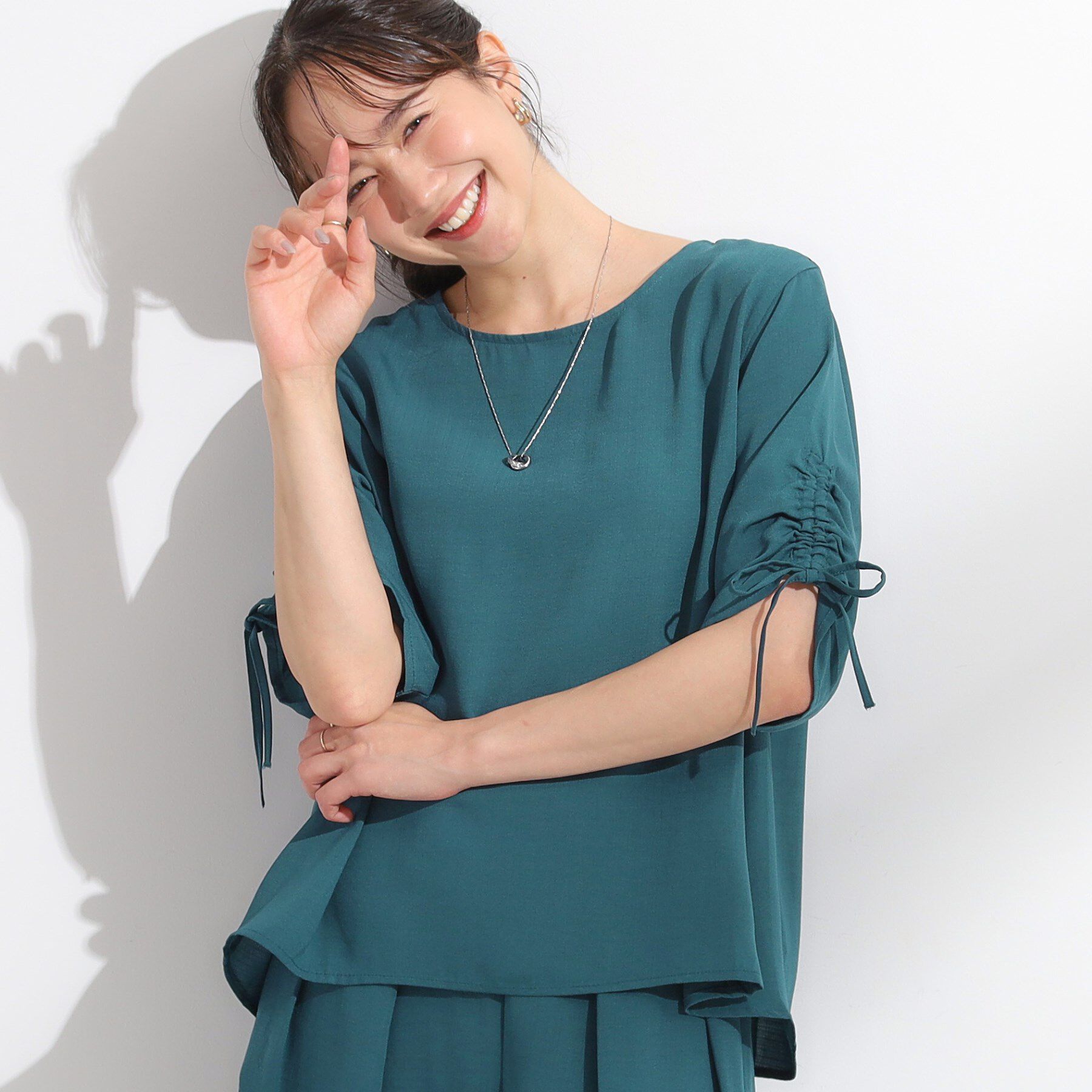 SHOO･LA･RUE「【セットアップ可/洗える/S-LL】お袖シャーリング 麻調5分袖ブラウス」|シャツ・ブラウス|ブルーグリーン(09