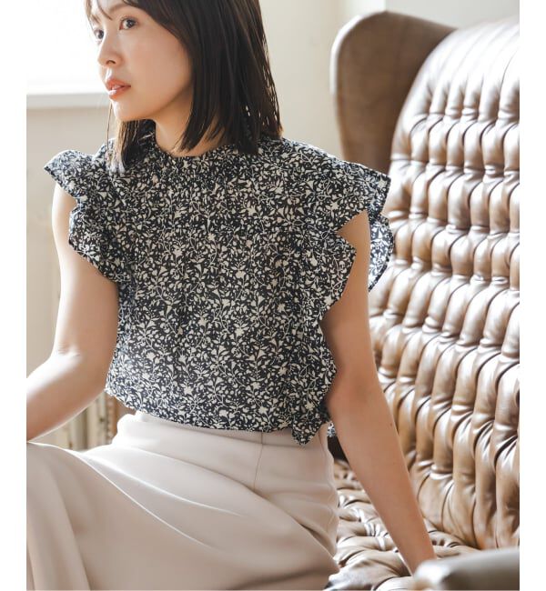 NOBLE「《WEB&一部店舗限定・追加》【洗える】シャーリングフリルノースリブラウス」|シャツ・ブラウス|
