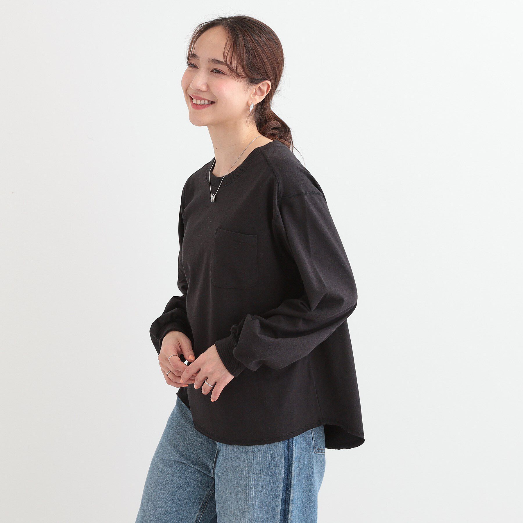 SHOO･LA･RUE「【洗える/S-LL】一枚でもレイヤードでも ラウンドヘムポケット付きロンT」|Tシャツ・カットソー|