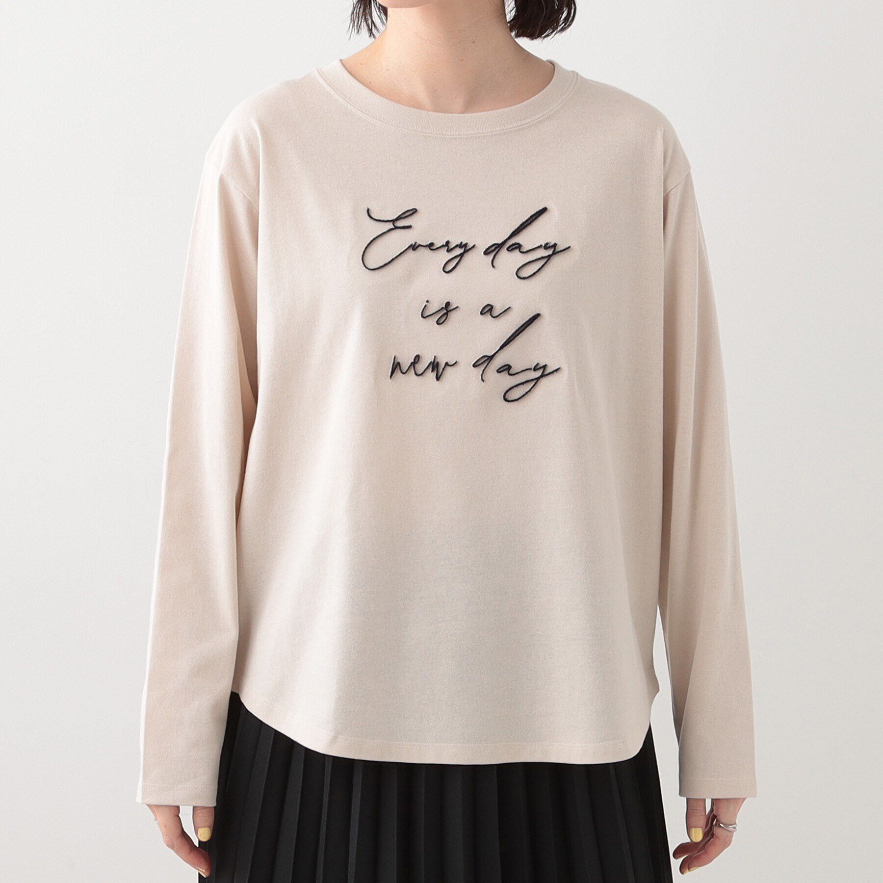 SHOO･LA･RUE「【S-LL】ロゴの立体感が魅力 ブラシ刺繍ロンT」|Tシャツ・カットソー|