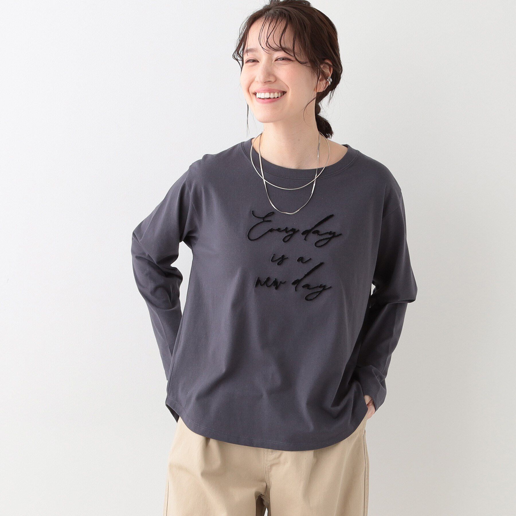 SHOO･LA･RUE「【S-LL】ロゴの立体感が魅力 ブラシ刺繍ロンT」|Tシャツ・カットソー|