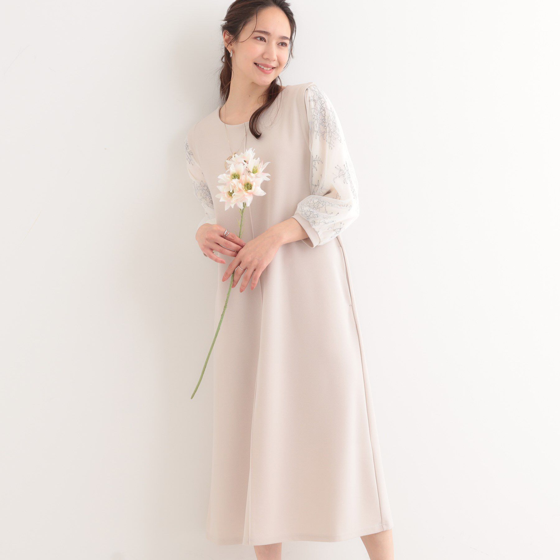 SHOO･LA･RUE「1枚で上品に決まる お袖レース切り替え7分袖ワンピース」|ワンピース|グレージュ(050)