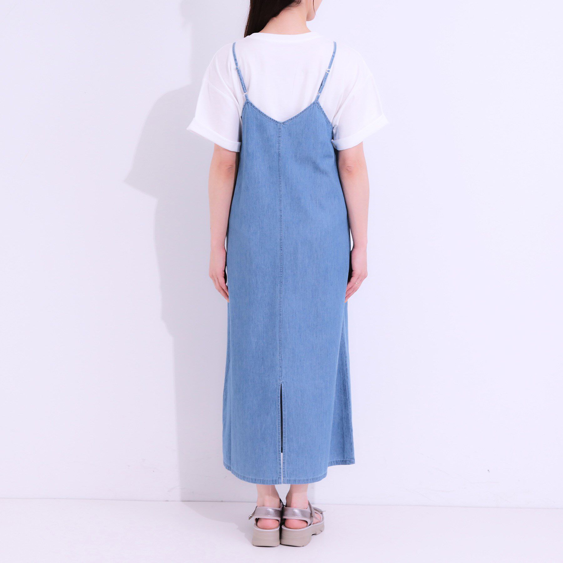 SHOO･LA･RUE「【S-LL】女性らしさ漂う ライトデニム Aラインキャミワンピース」|ワンピース|