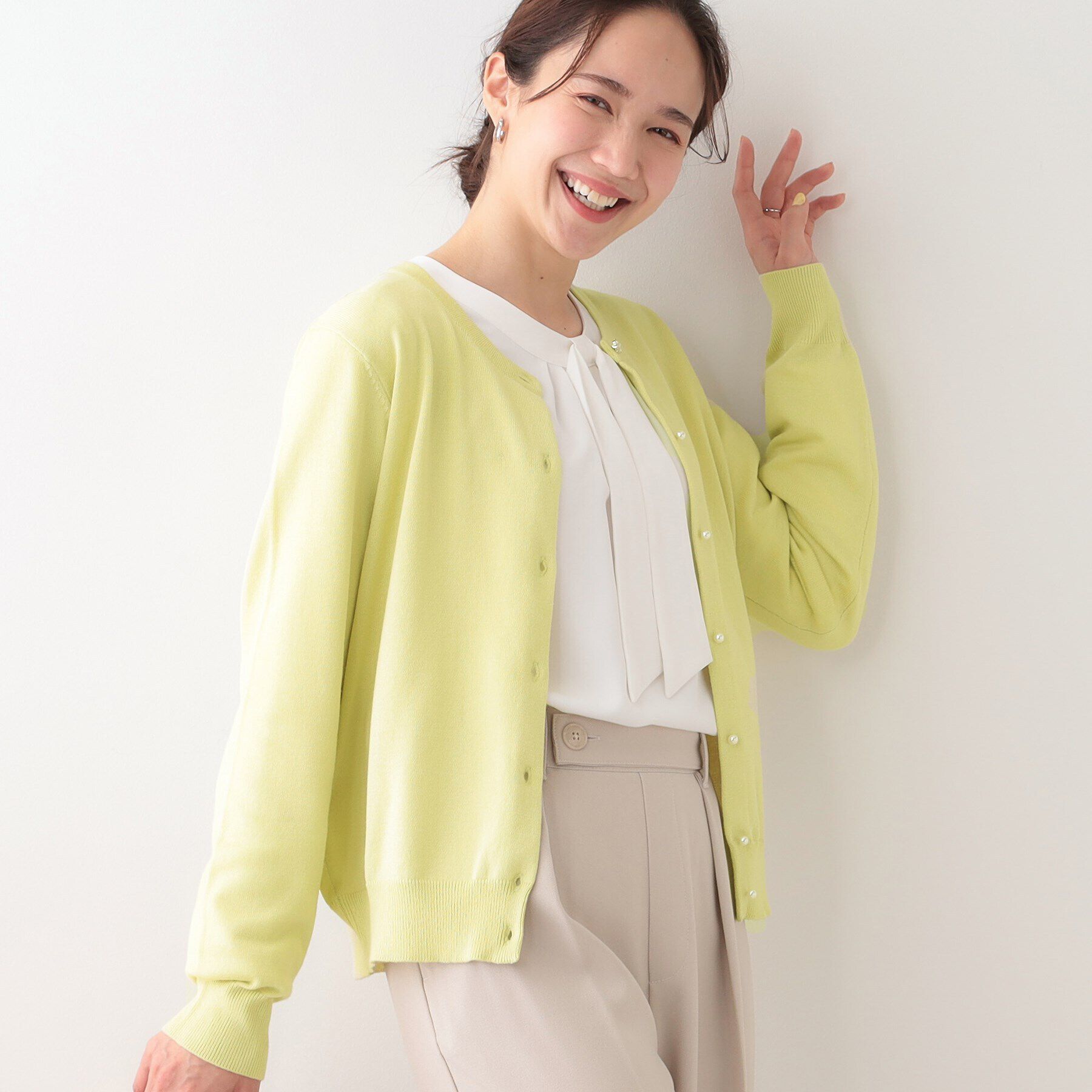 SHOO･LA･RUE「【洗える/S-LL】ビジューボタンで華やかさをプラスする きれいめニットカーディガン【CIRCRIC」|カーディガン|ライトイエロー(03
