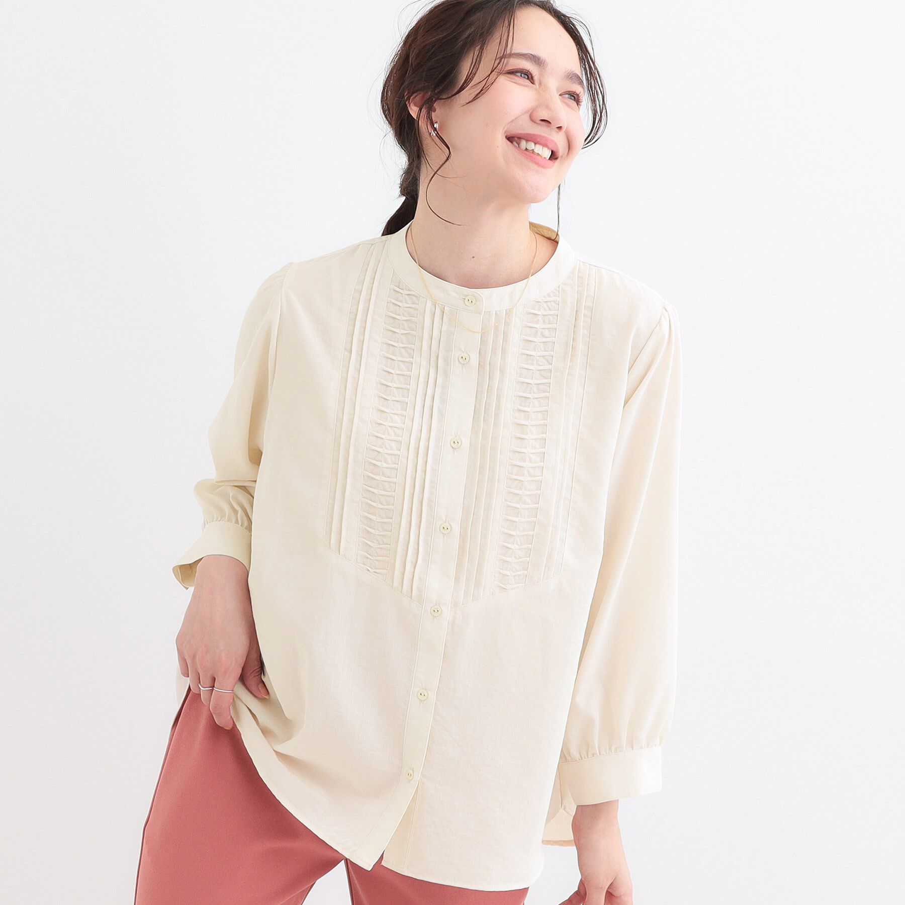 SHOO･LA･RUE「【S-LL】お顔周りを華やかに おりがみタックブラウス」|シャツ・ブラウス|オフホワイト(003
