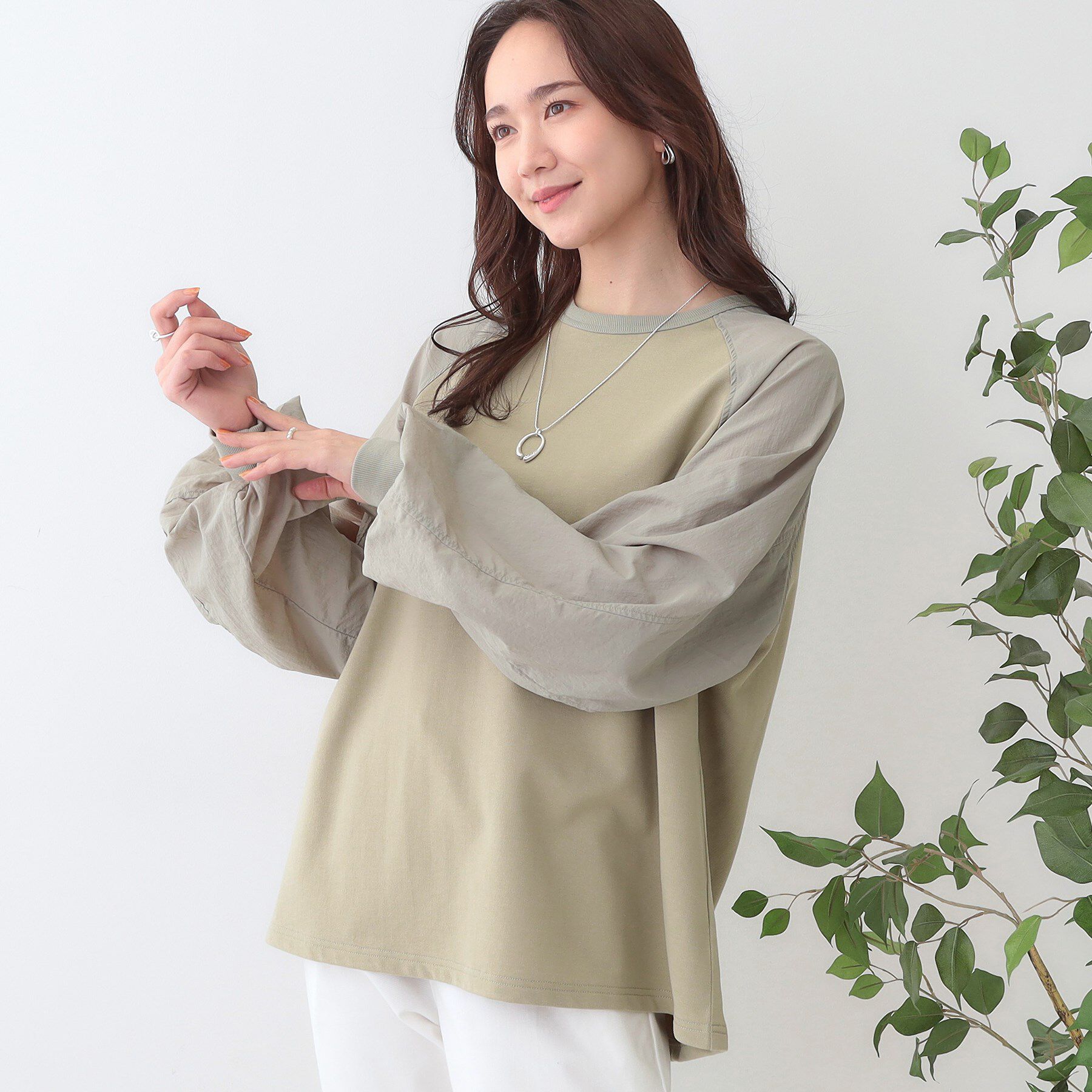 SHOO･LA･RUE「【洗える】季節の変わり目に ラグランナイロントップス」|Tシャツ・カットソー|カーキ(027)