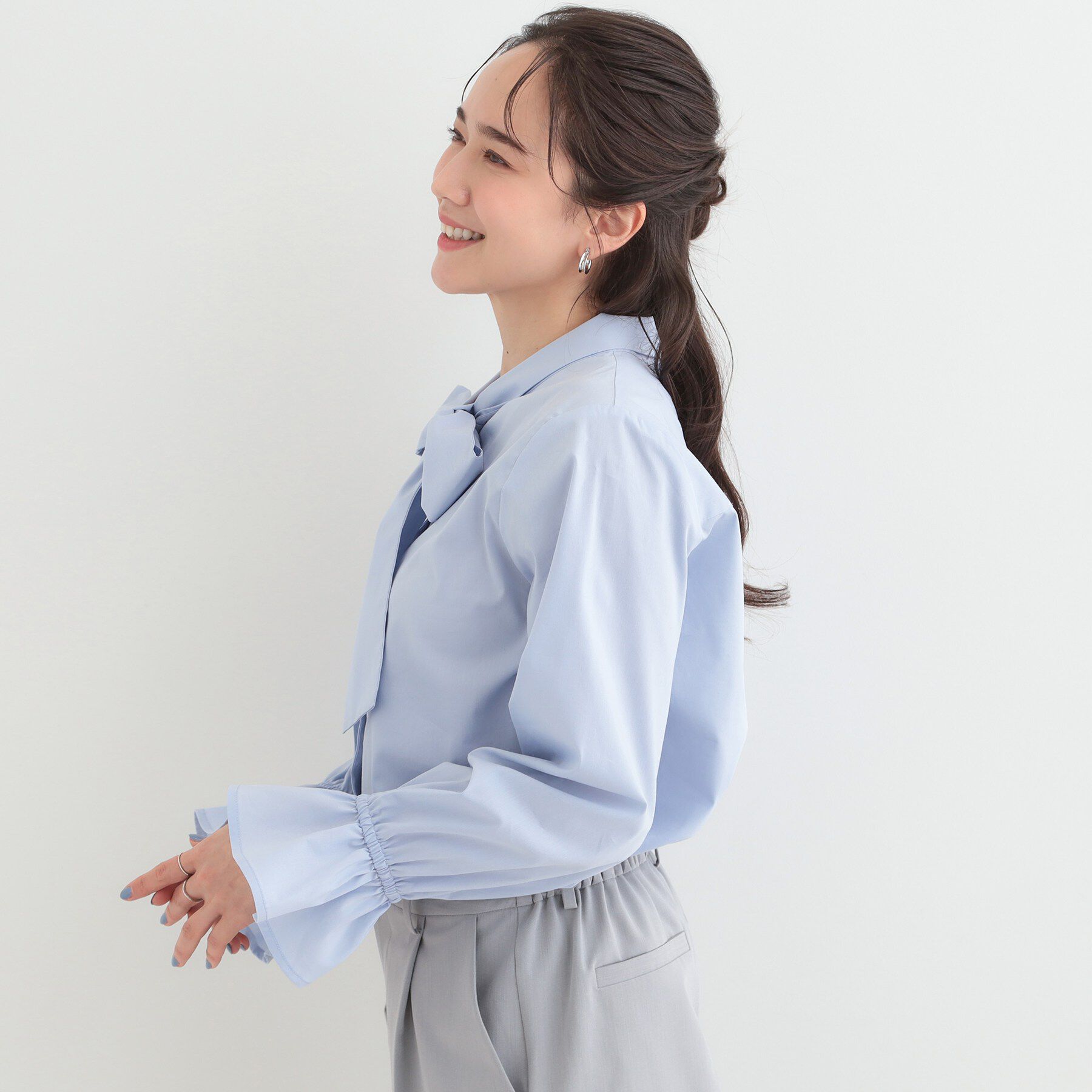 SHOO･LA･RUE「【洗濯後しわになりにくい/UV/S-LL】大人っぽく着られる キャンディースリーブ リボンブラウス」|シャツ・ブラウス|