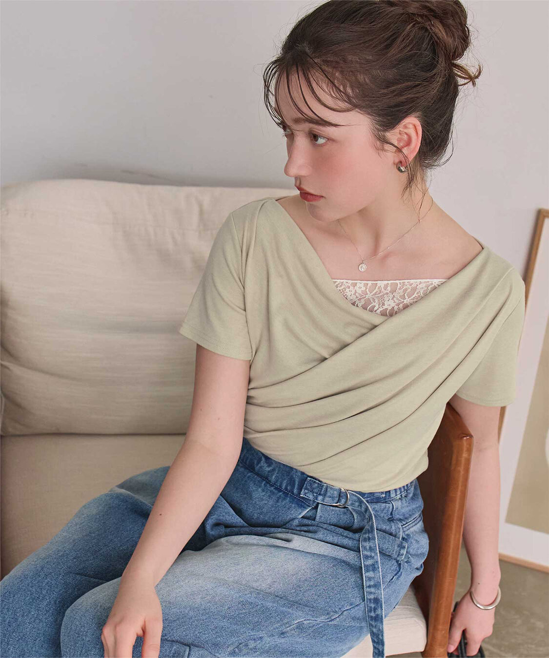 titivate「オフショルダーハーフスリーブレースドッキングTシャツ」|Tシャツ・カットソー|ベージュ