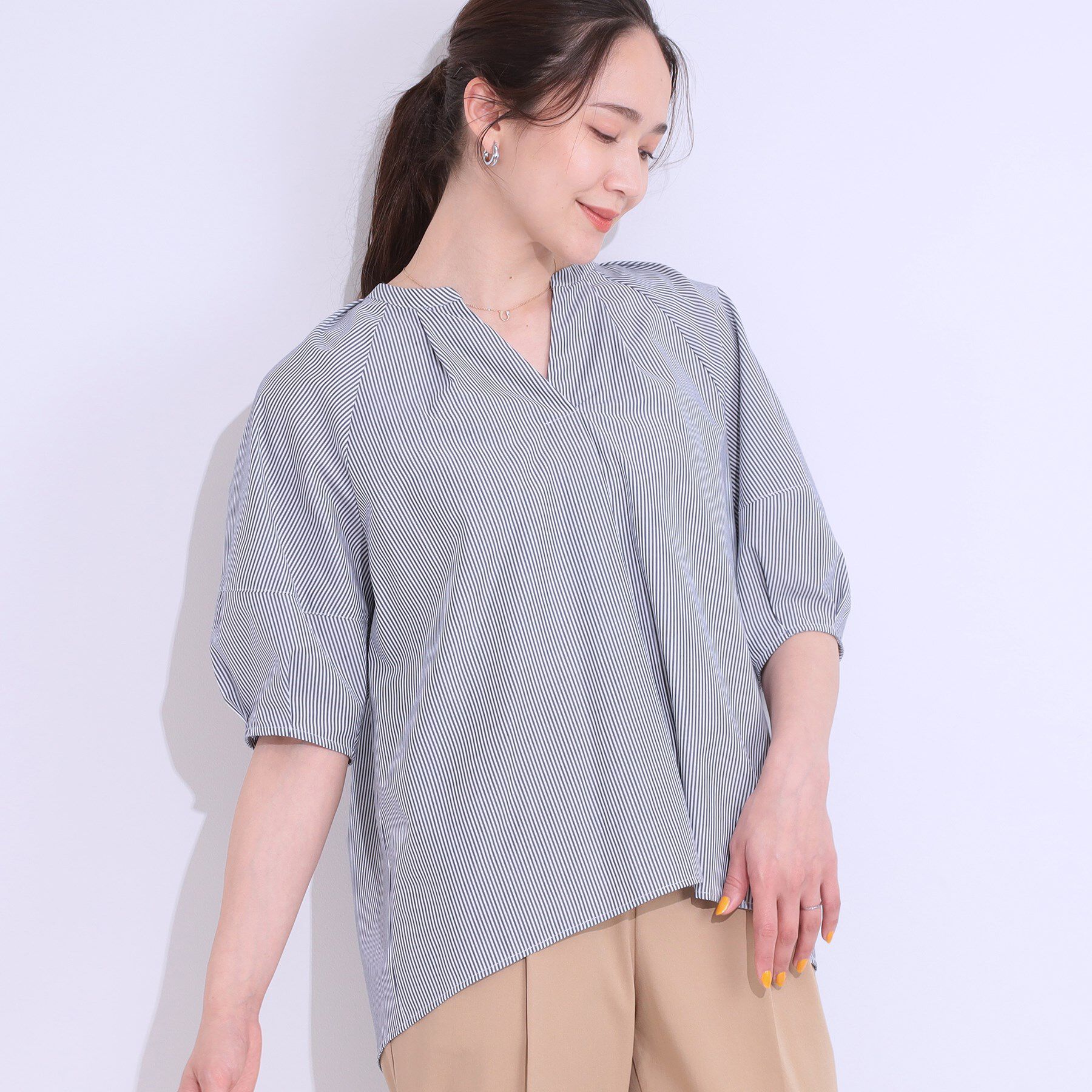 SHOO･LA･RUE「【洗える/S-LL】洗濯後しわになりにくい 5分袖スキッパーブラウス」|シャツ・ブラウス|ブルー(393)