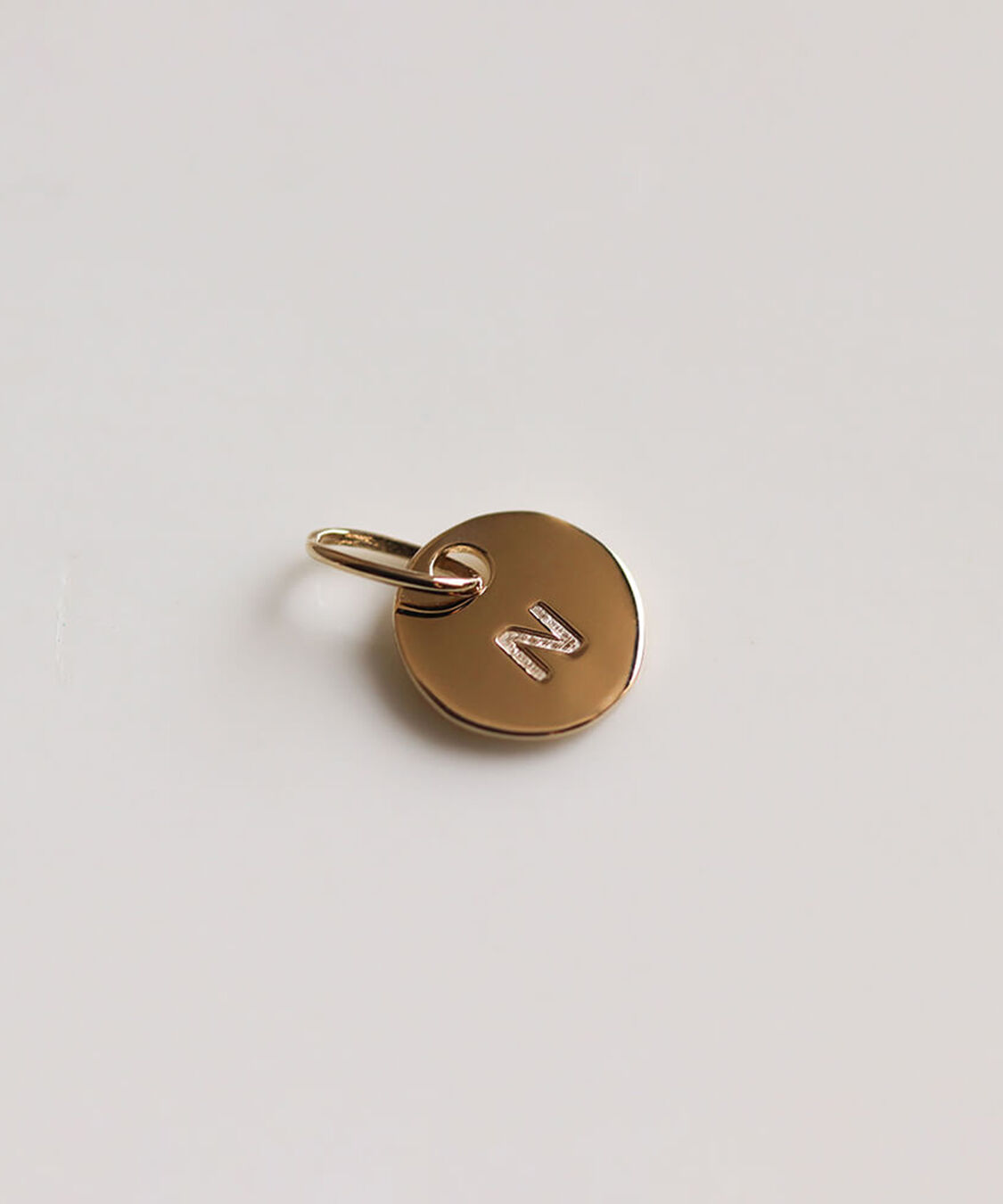 「ゴールド コイン イニシャル チャーム | K10YG」|ネックレス|N