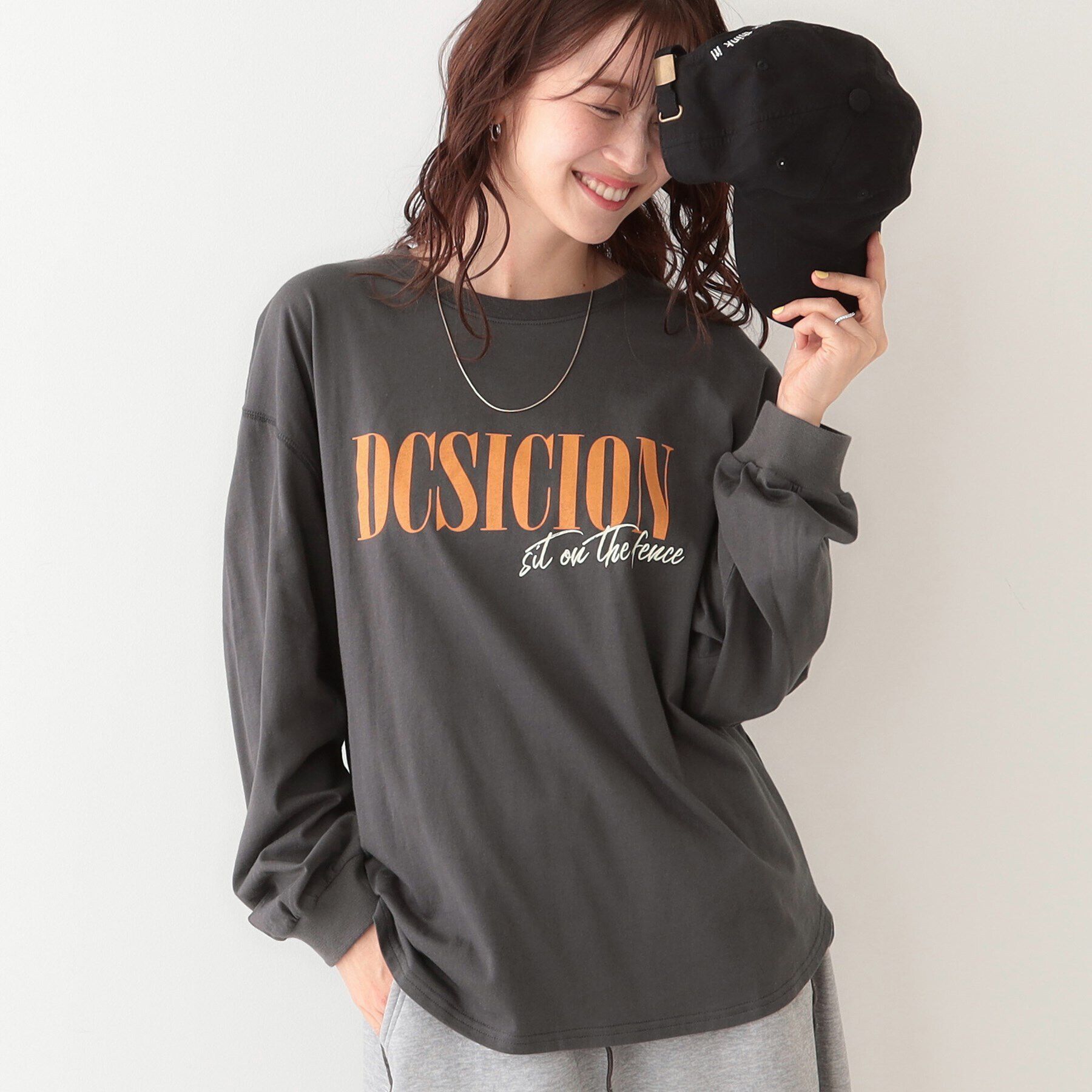 SHOO･LA･RUE「【洗える】1枚でもレイヤードでも 選べる5柄 BIGロンT」|Tシャツ・カットソー|チャコールグレー(2