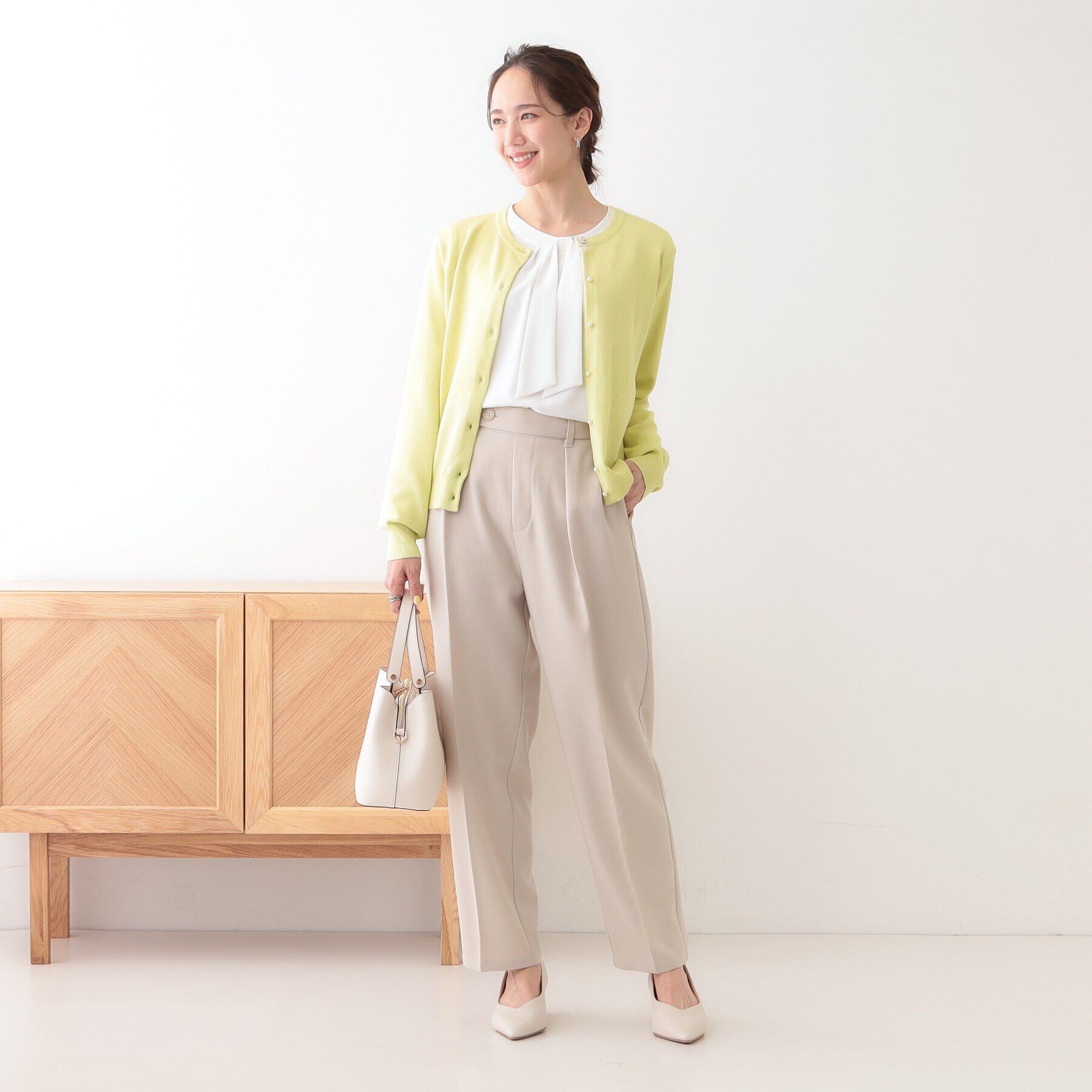 SHOO･LA･RUE「【洗える/S-LL】ビジューボタンで華やかさをプラスする きれいめニットカーディガン【CIRCRIC」|カーディガン|