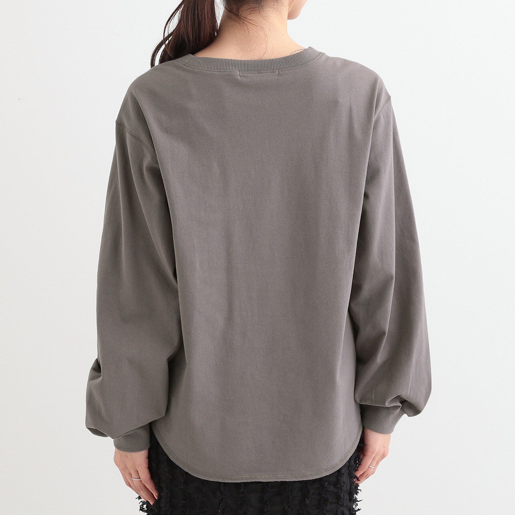 SHOO･LA･RUE「【洗える/S-LL】一枚でもレイヤードでも ラウンドヘムポケット付きロンT」|Tシャツ・カットソー|