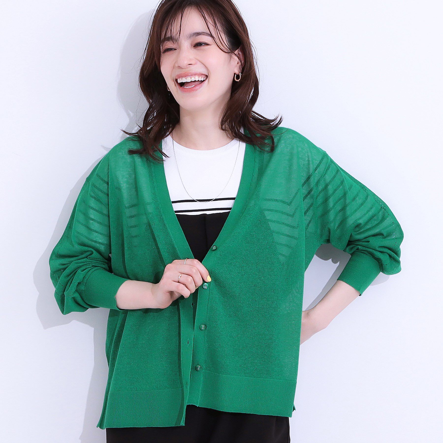 SHOO･LA･RUE「【洗える】ナチュラルなシアー感が魅力 Vネックカーディガン」|カーディガン|グリーン(022)