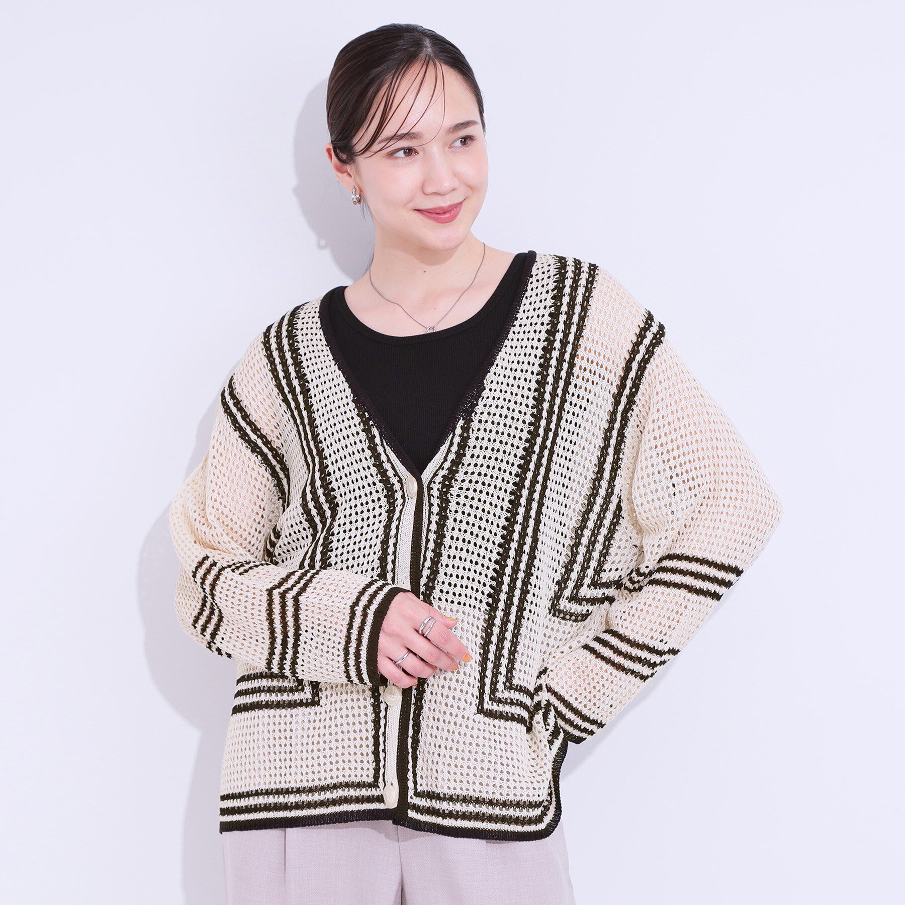 SHOO･LA･RUE「レースのような編み柄が上品 Vネックカーディガン」|カーディガン|