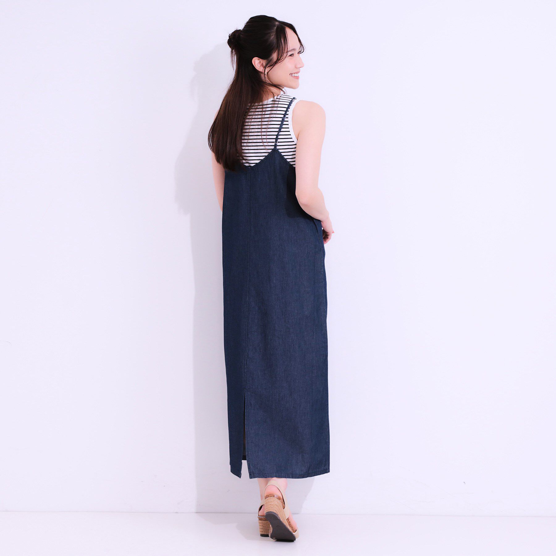 SHOO･LA･RUE「【S-LL】女性らしさ漂う ライトデニム Aラインキャミワンピース」|ワンピース|