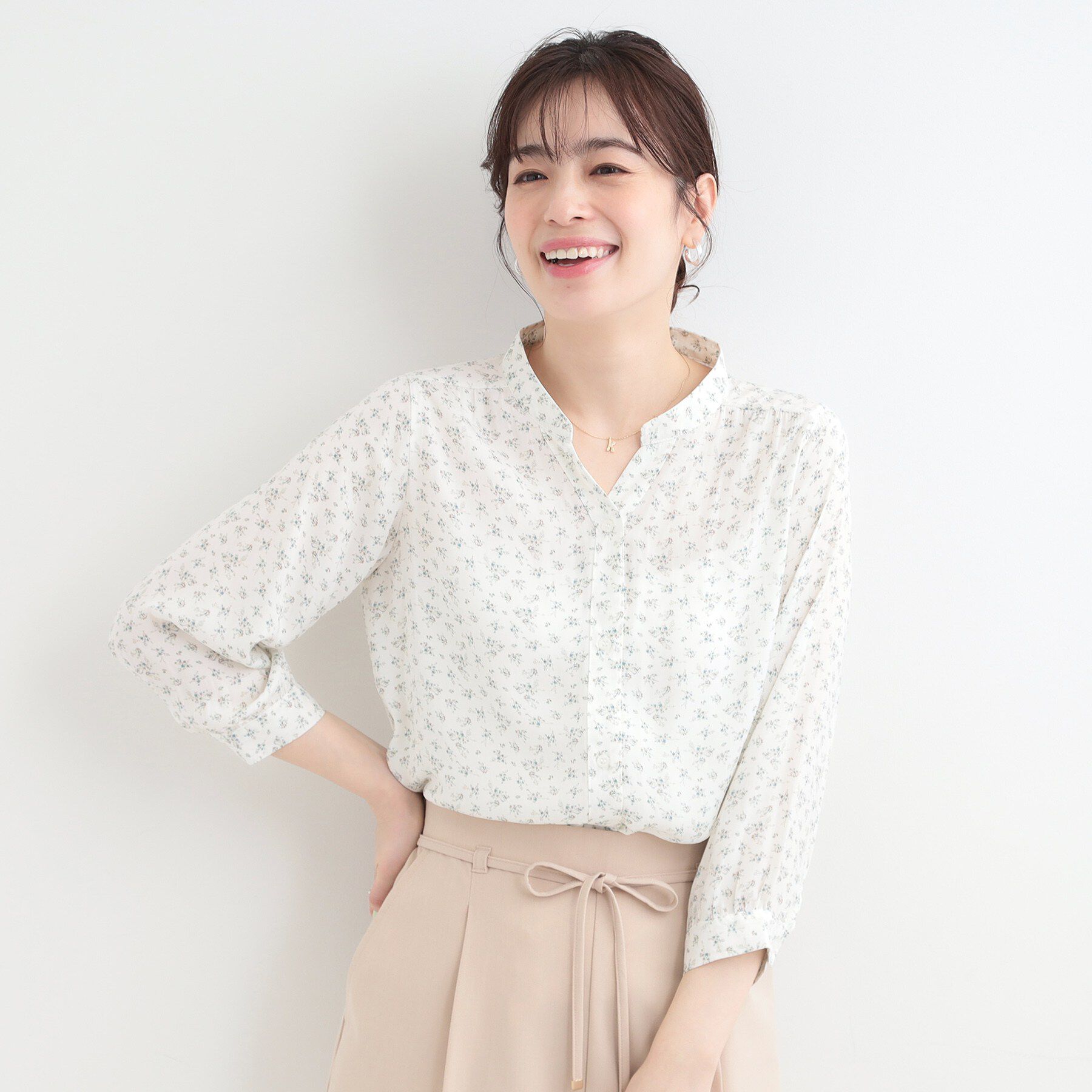 SHOO･LA･RUE「【S-LL/7分袖】首元をすっきり魅せる　大人の上品サテンブラウス」|シャツ・ブラウス|