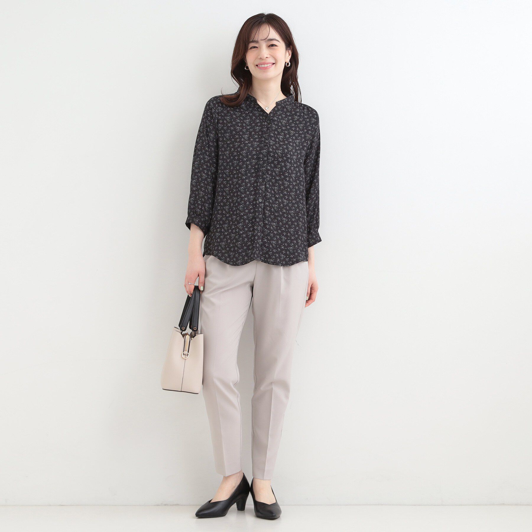 SHOO･LA･RUE「【S-LL/7分袖】首元をすっきり魅せる　大人の上品サテンブラウス」|シャツ・ブラウス|