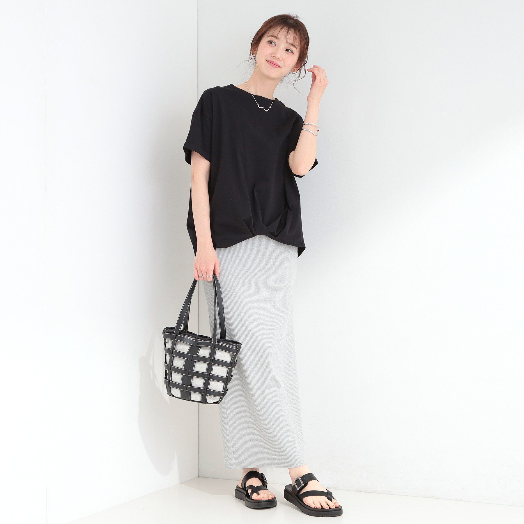 SHOO･LA･RUE「【ひんやり/洗濯機可/S-LL】インしてる風 フロントタックデザインTシャツ」|Tシャツ・カットソー|