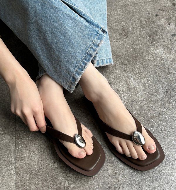  「【WEB限定】メタルモチーフトングサンダル」|その他|