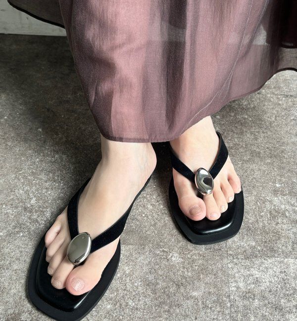  「【WEB限定】メタルモチーフトングサンダル」|その他|