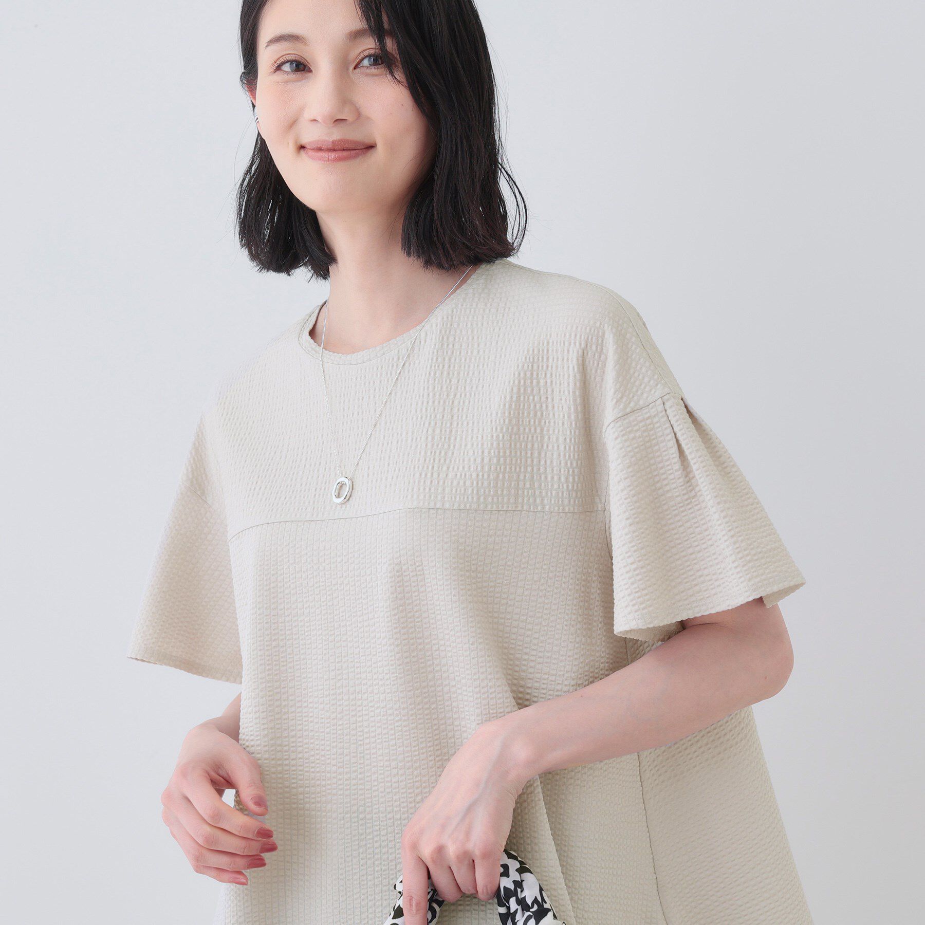 INDIVI「【洗える／体型カバー】凹凸素材フレアデザイントップス」|Tシャツ・カットソー|グレージュ(050)