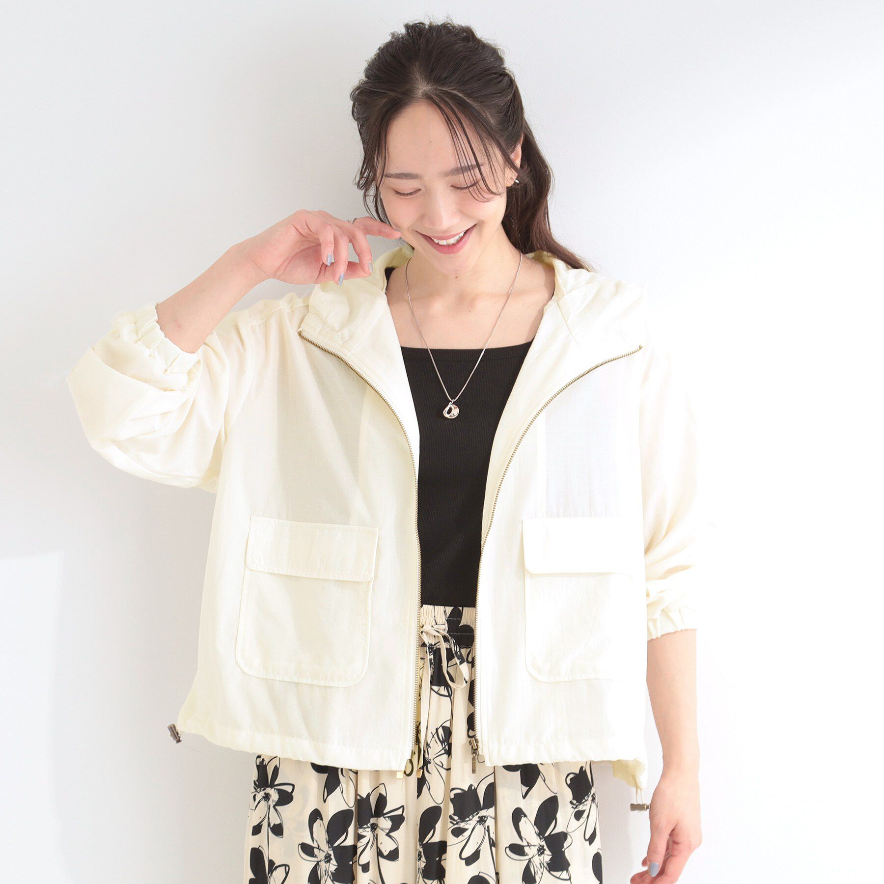 SHOO･LA･RUE「【S-LL/UV】季節の変わり目に ゴールドパーツが上品なフード付きブルゾン」|ブルゾン・スタジャン|