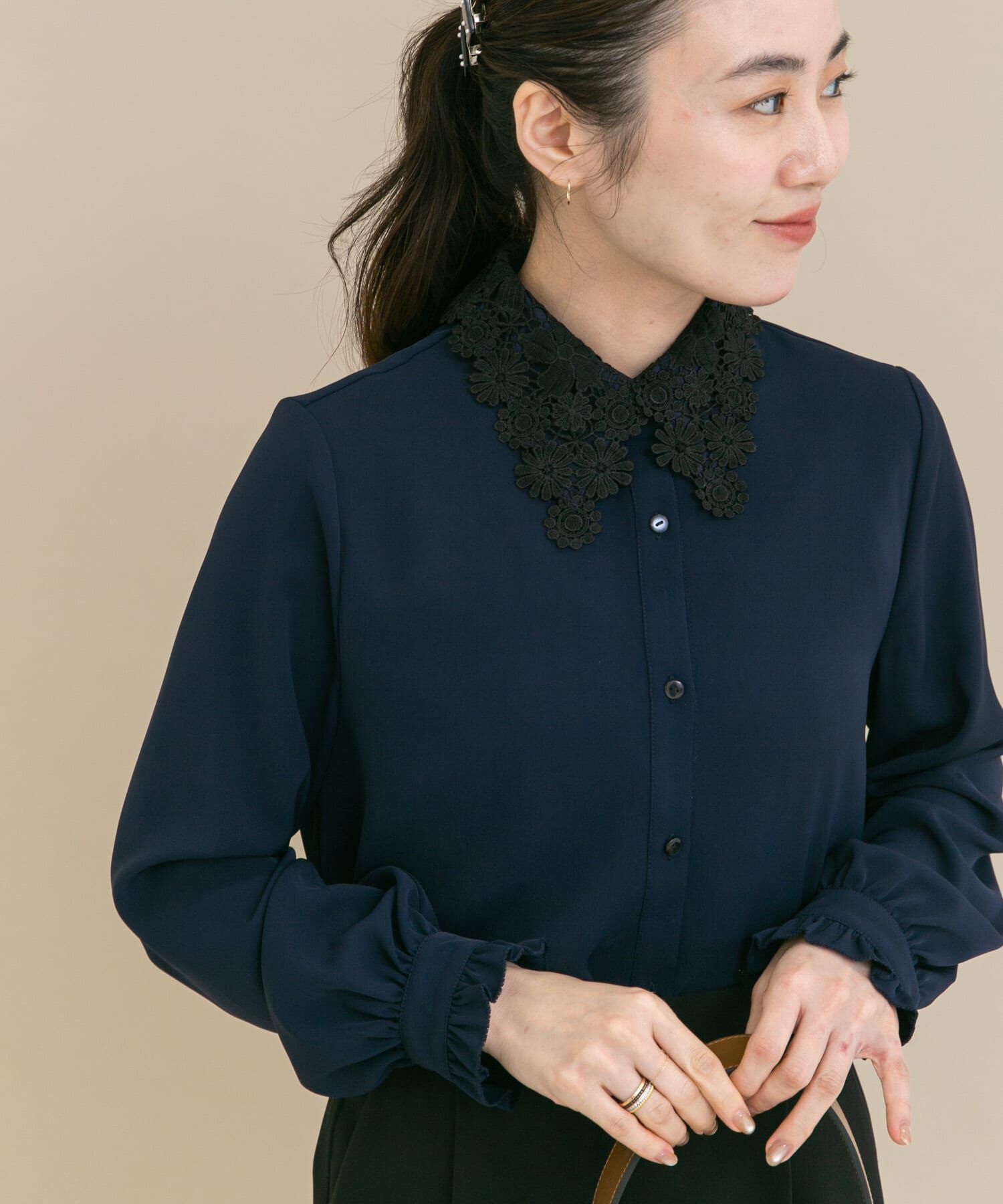 URBAN RESEARCH ROSSO「『WEB/一部店舗限定』レースカラーブラウス」|シャツ・ブラウス|ネイビー