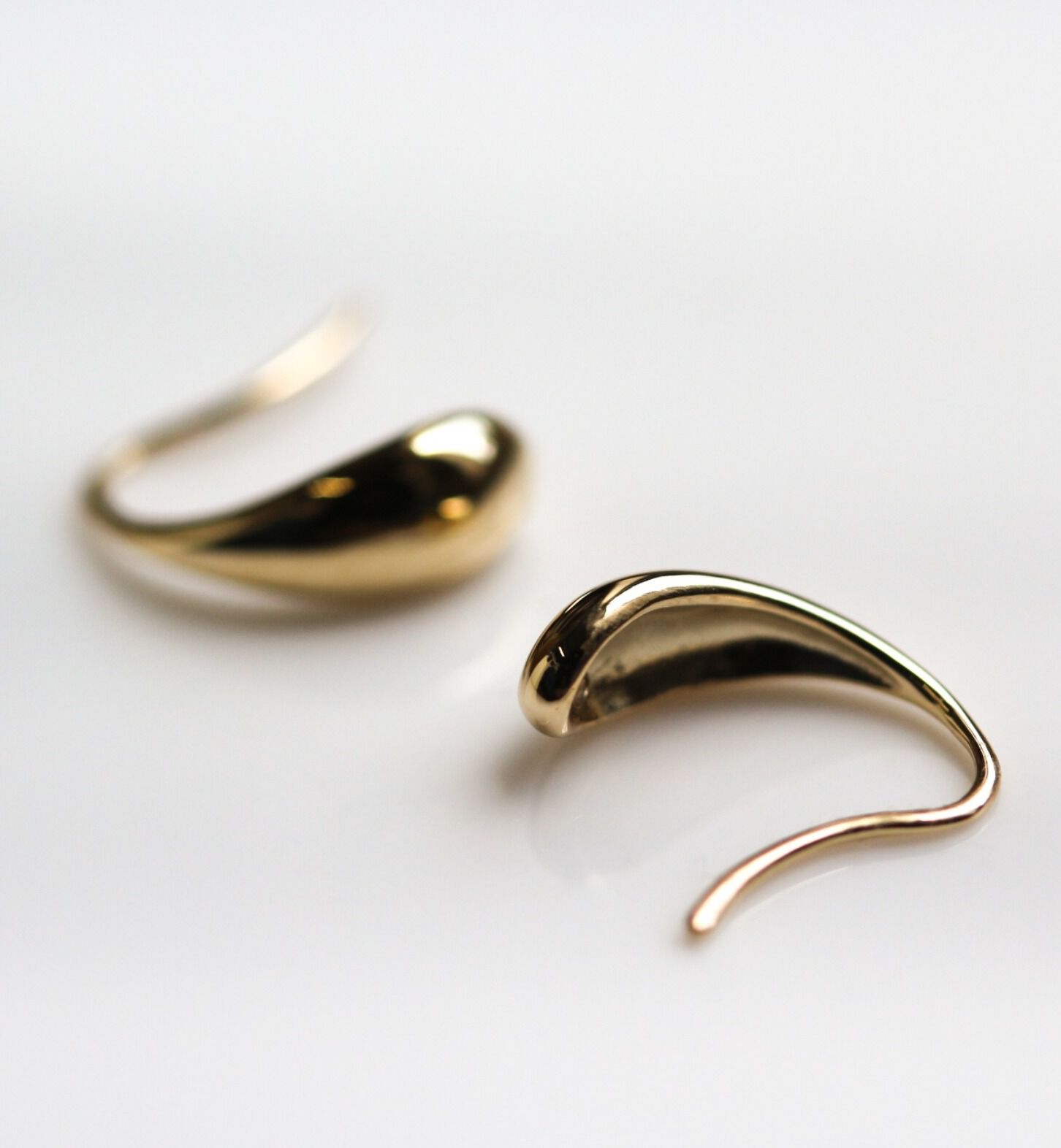  「ゴールド ティアドロップ フック ピアス | K10YG」|ピアス|