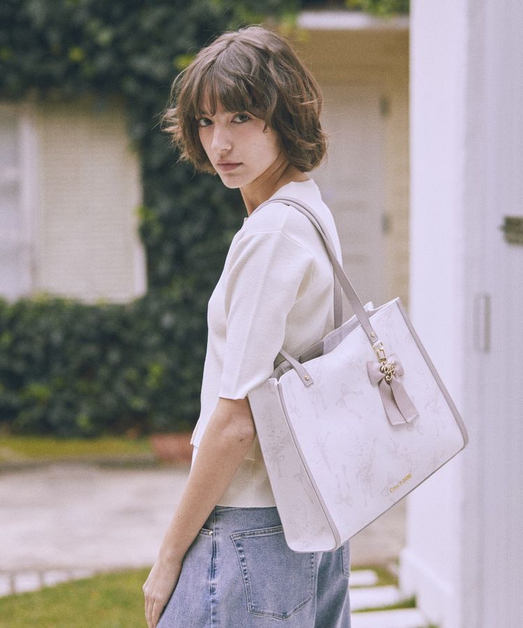 Maison de FLEUR「【軽量/A4対応】すずらんプリントスクエアトートバッグ」|トートバッグ|