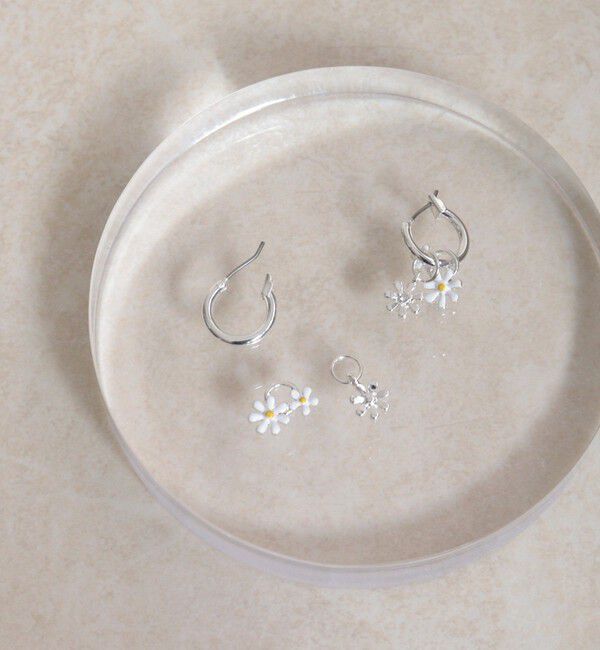 fredy emue「カラーマーガレットシンメピアス」|ピアス|