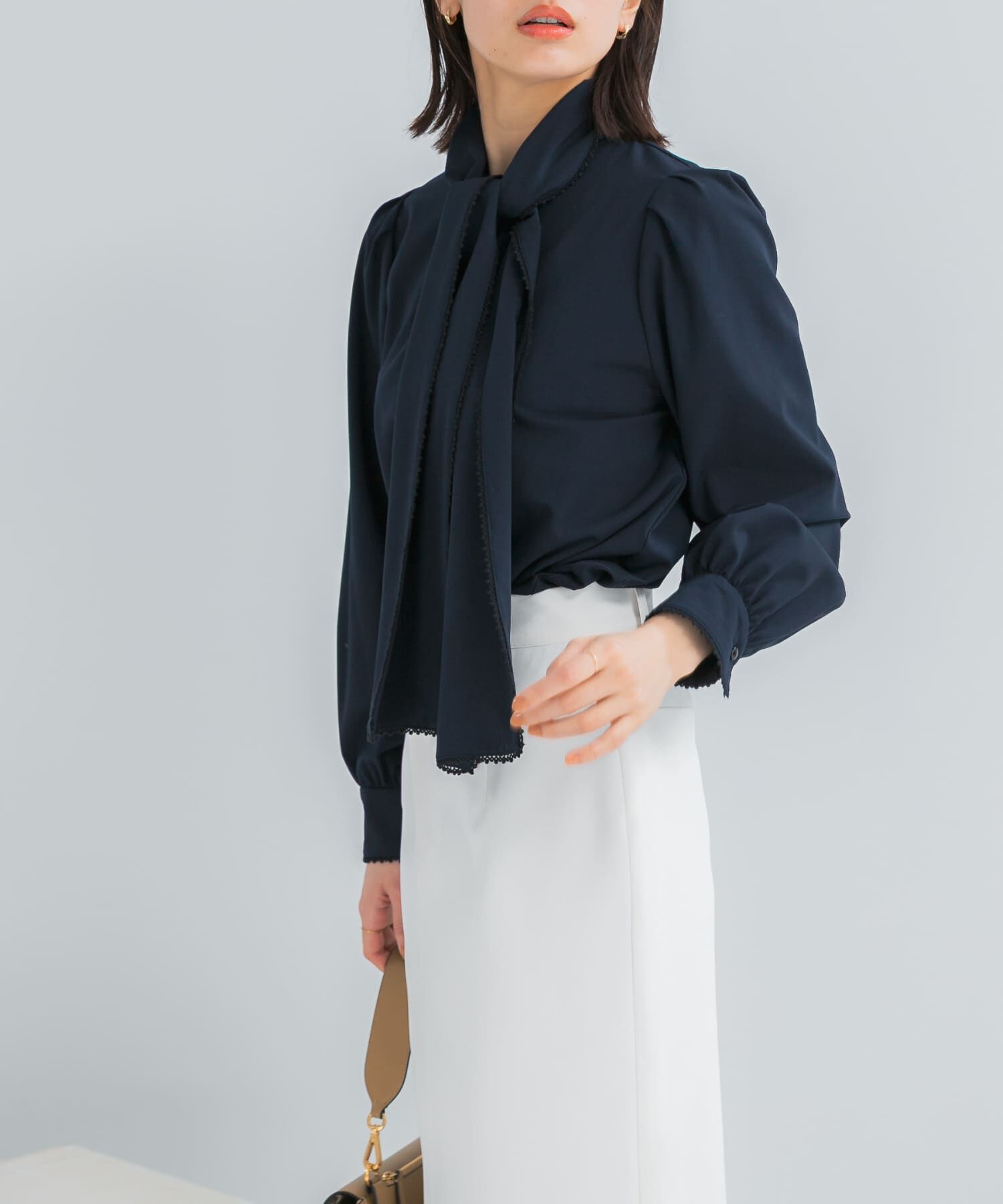 URBAN RESEARCH ROSSO「『WEB/一部店舗限定』トリミングボウタイブラウス」|シャツ・ブラウス|