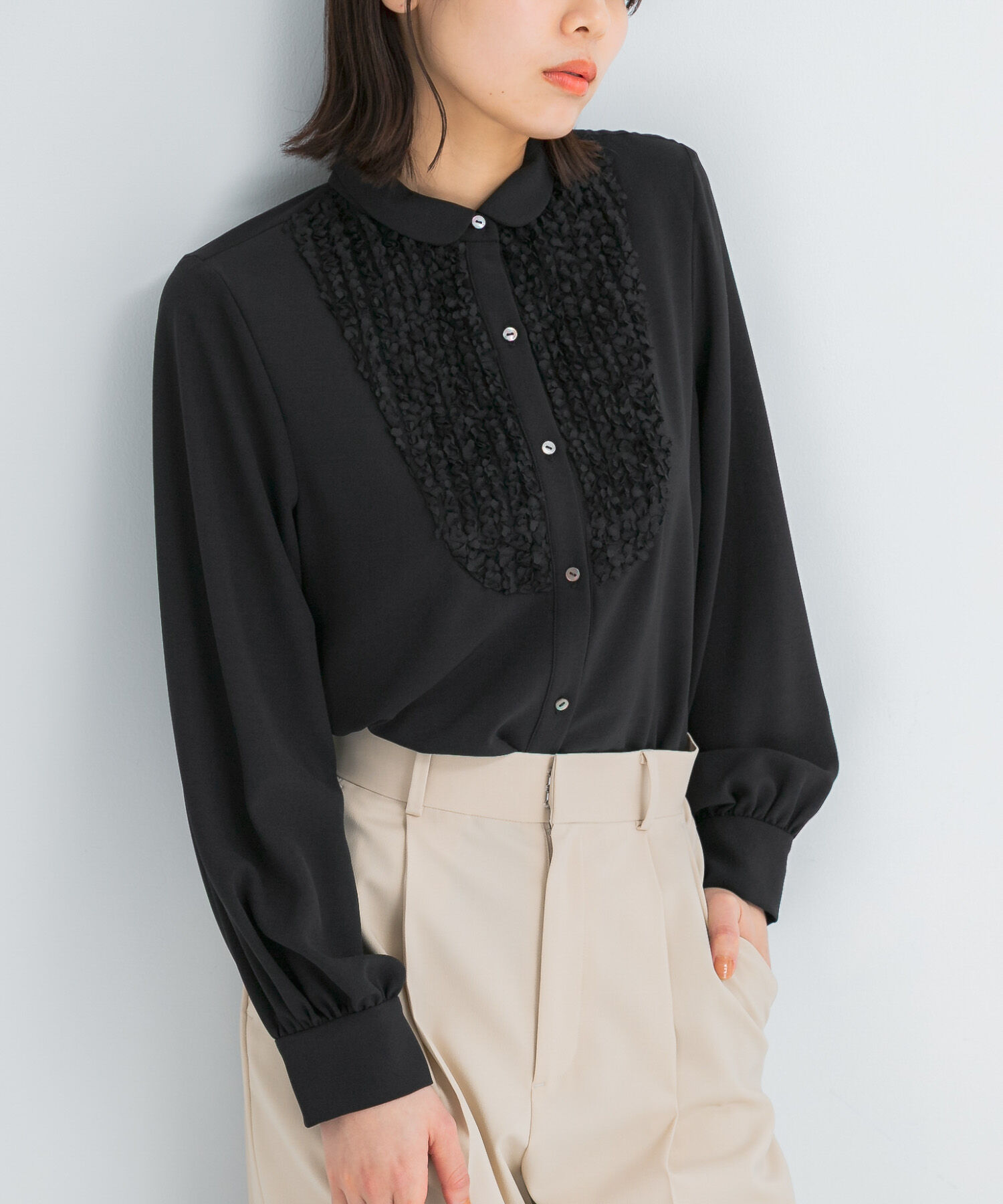 URBAN RESEARCH ROSSO「『WEB/一部店舗限定』フロントレース切替ブラウス」|シャツ・ブラウス|ブラック