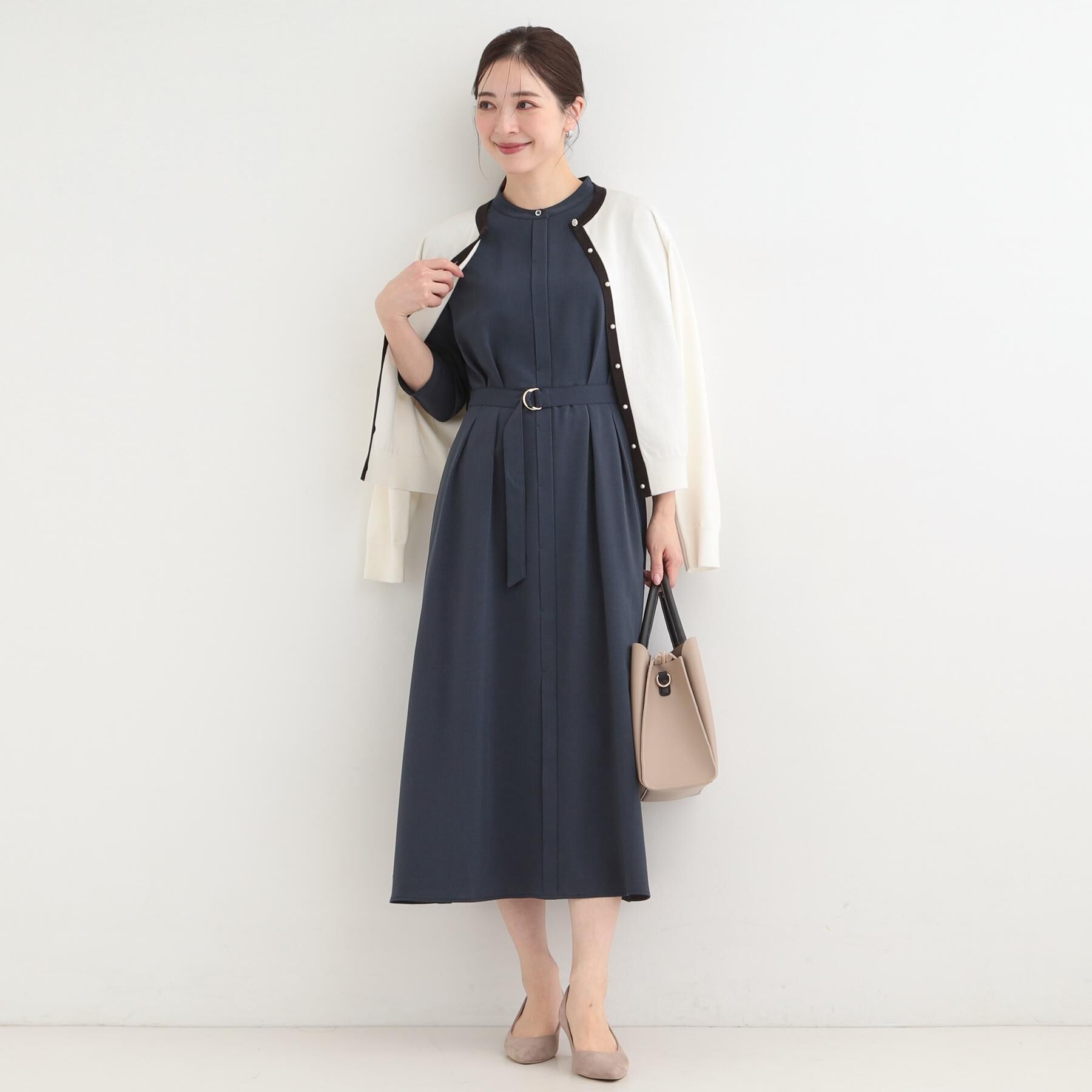 SHOO･LA･RUE「【洗濯機可/アンサンブル可】パール&times;ビジューがきらめく 上品クルーネックカーディガン」|カーディガン|