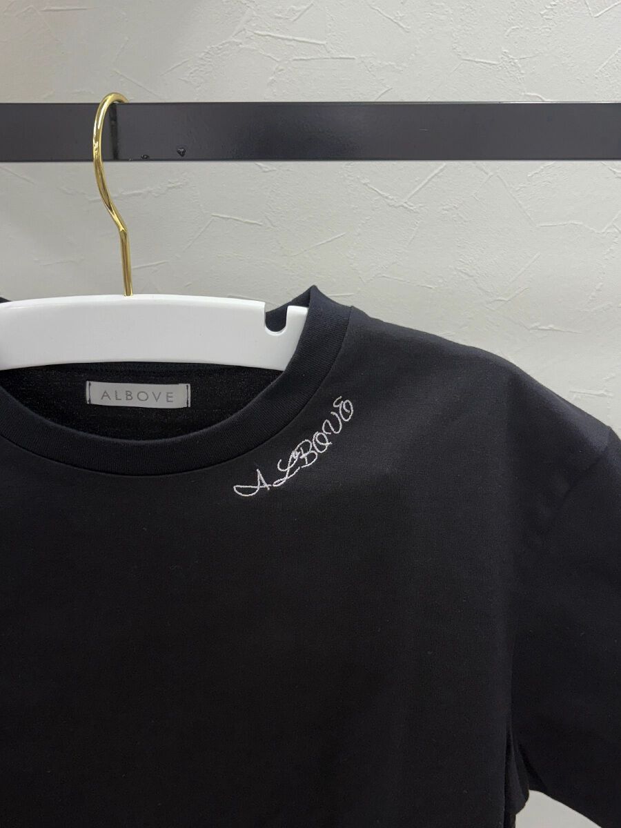 ALBOVE「ALBOVEネックロゴTシャツ」|Tシャツ・カットソー|