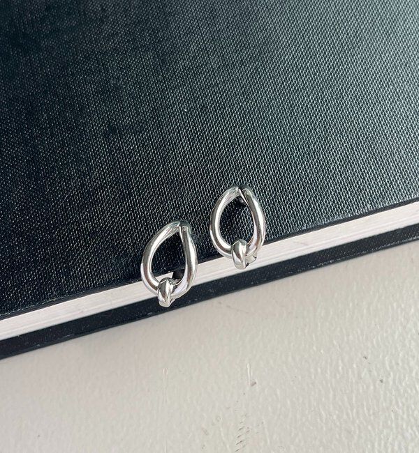  「〈GOLDY/ゴールディ〉【ステンレス】ドロップノットワンタッチイヤリング」|リング|