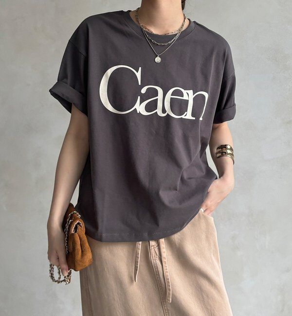  「【WEB限定】CaenクルーネックロゴTEE」|Tシャツ・カットソー|チャコールグレー
