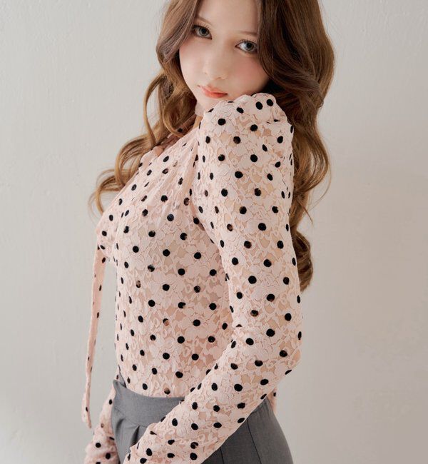  「【SALON by Chico】チョーカー付きフロッキードットレーストップス」|Tシャツ・カットソー|