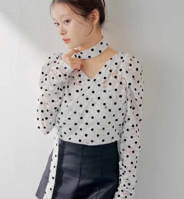  「【SALON by Chico】チョーカー付きフロッキードットレーストップス」|Tシャツ・カットソー|