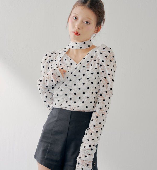  「【SALON by Chico】チョーカー付きフロッキードットレーストップス」|Tシャツ・カットソー|